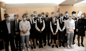 Lire la suite à propos de l’article Des élèves du lycée Camille Claudel de Mantes la Ville ont servi la présidence de la république !