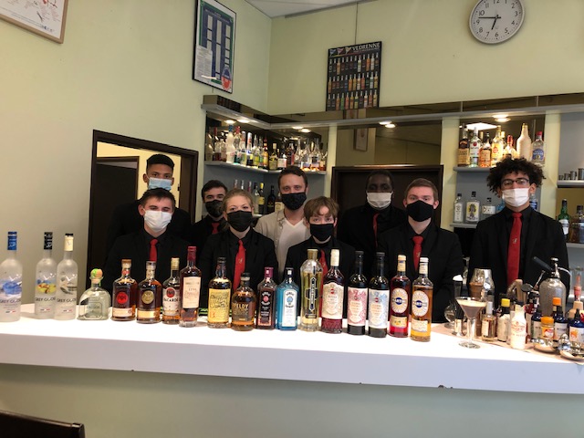 Lire la suite à propos de l’article Master Class BACARDI MARTINI pour les MCB du lycée Escoffier