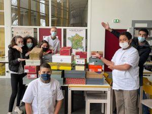 Lire la suite à propos de l’article Une boite sous le sapin pour les élèves de CAP Pâtisserie d&rsquo;Eragny sur Oise