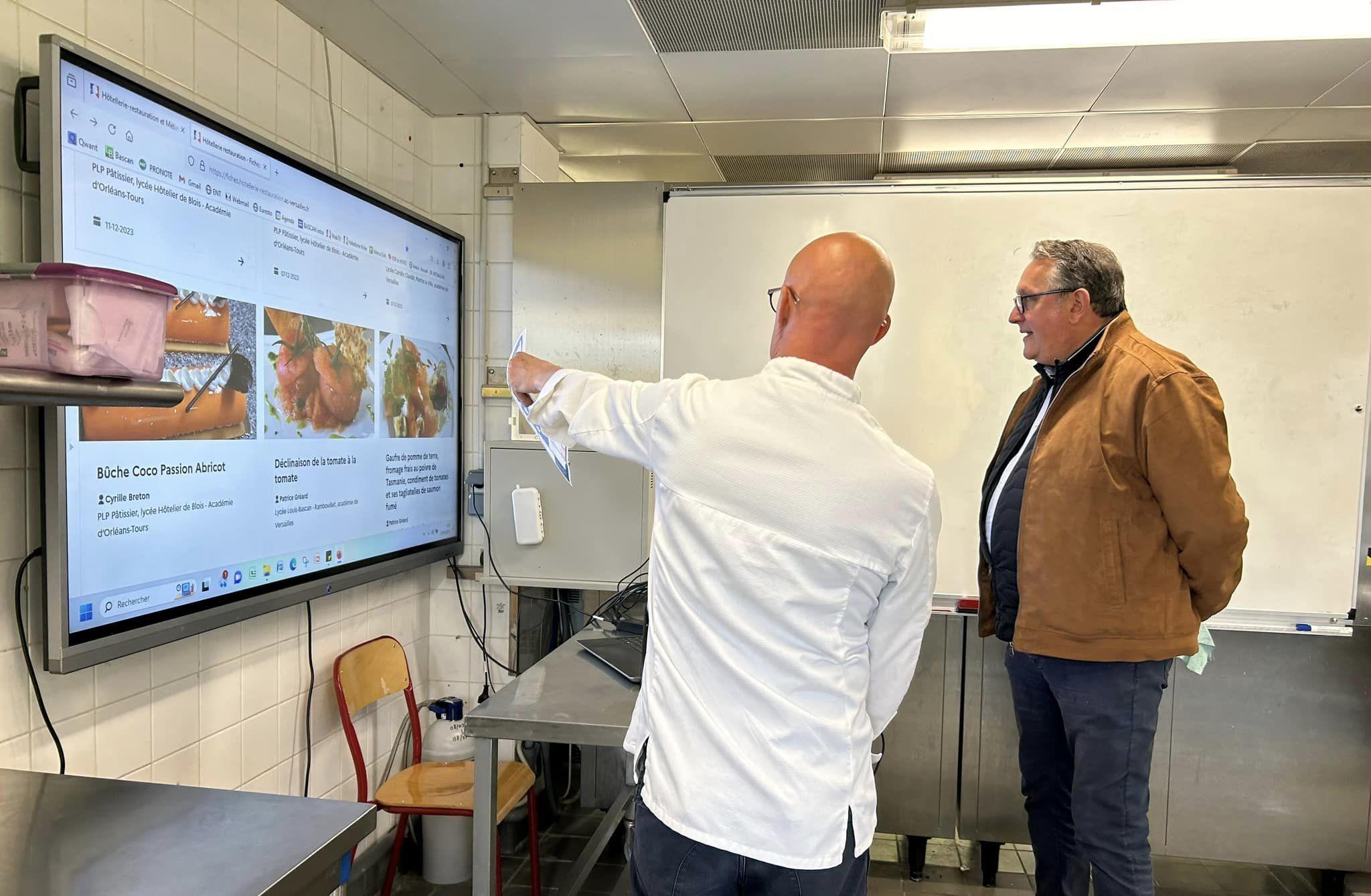 Lire la suite à propos de l’article Le Député Philippe Emmanuel au lycée Bascan -Rambouillet